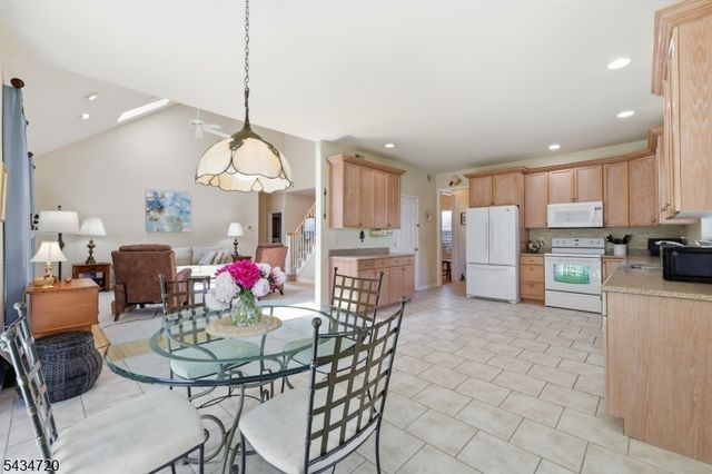 66 Canada Goose Dr, Allamuchy Twp., NJ 07840