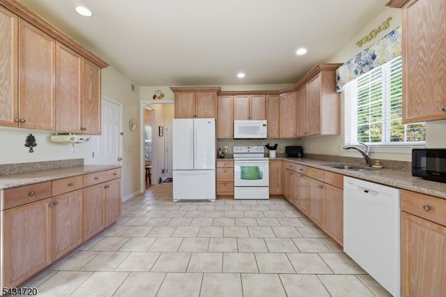 66 Canada Goose Dr, Allamuchy Twp., NJ 07840