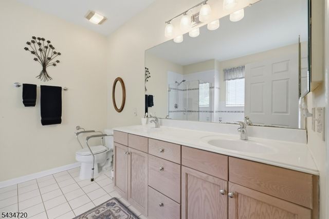 66 Canada Goose Dr, Allamuchy Twp., NJ 07840
