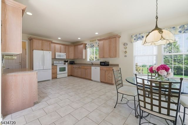 66 Canada Goose Dr, Allamuchy Twp., NJ 07840
