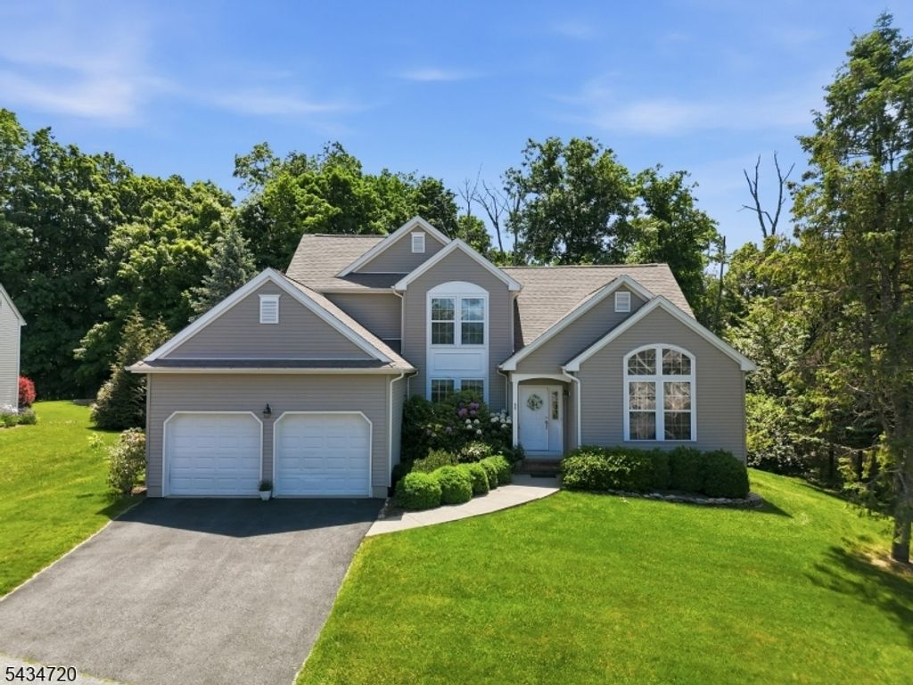 66 Canada Goose Dr, Allamuchy Twp., NJ 07840