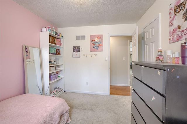 1118 SW Eastman Court, Blue Springs, MO 64015