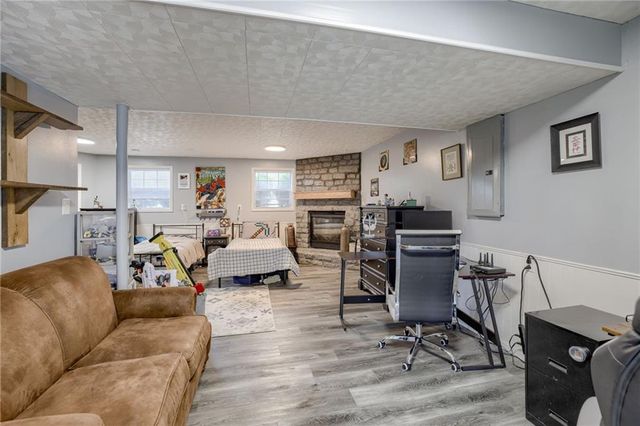 1118 SW Eastman Court, Blue Springs, MO 64015