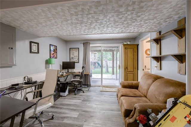1118 SW Eastman Court, Blue Springs, MO 64015