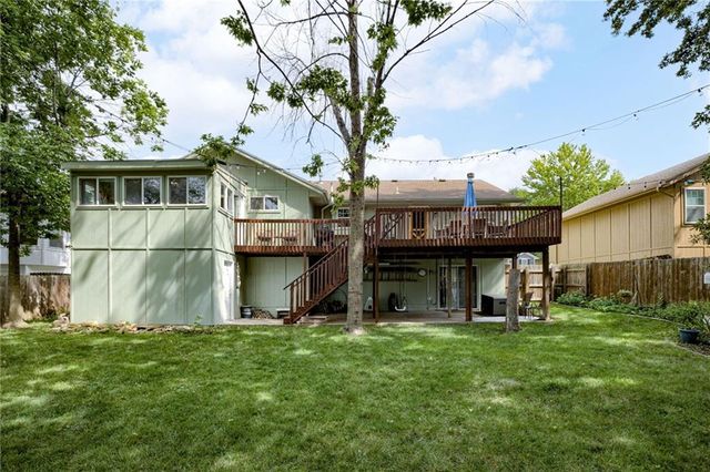 1118 SW Eastman Court, Blue Springs, MO 64015