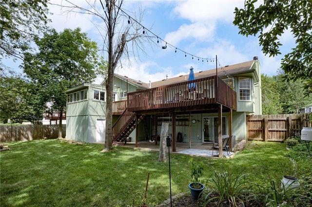 1118 SW Eastman Court, Blue Springs, MO 64015