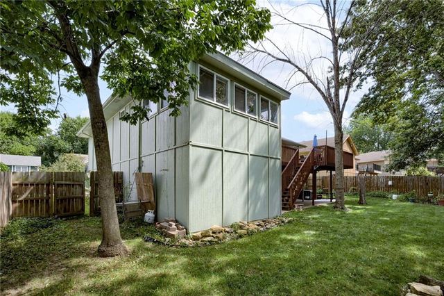 1118 SW Eastman Court, Blue Springs, MO 64015