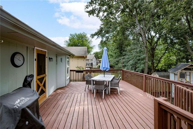 1118 SW Eastman Court, Blue Springs, MO 64015