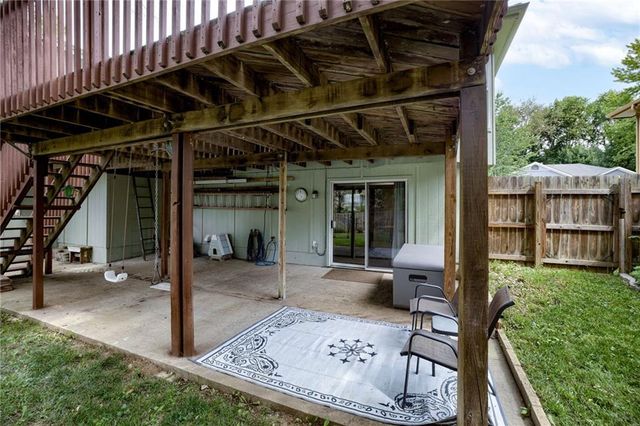 1118 SW Eastman Court, Blue Springs, MO 64015