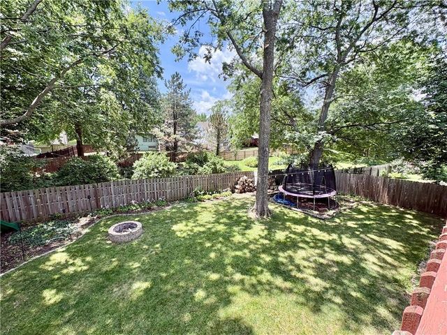 1118 SW Eastman Court, Blue Springs, MO 64015