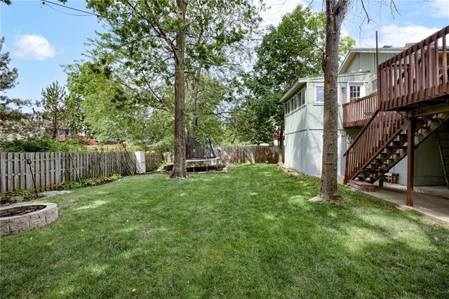 1118 SW Eastman Court, Blue Springs, MO 64015