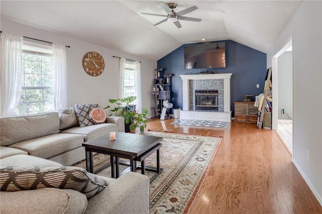 1118 SW Eastman Court, Blue Springs, MO 64015