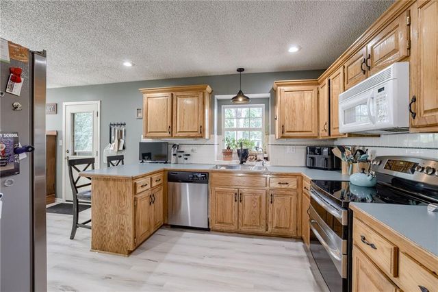 1118 SW Eastman Court, Blue Springs, MO 64015