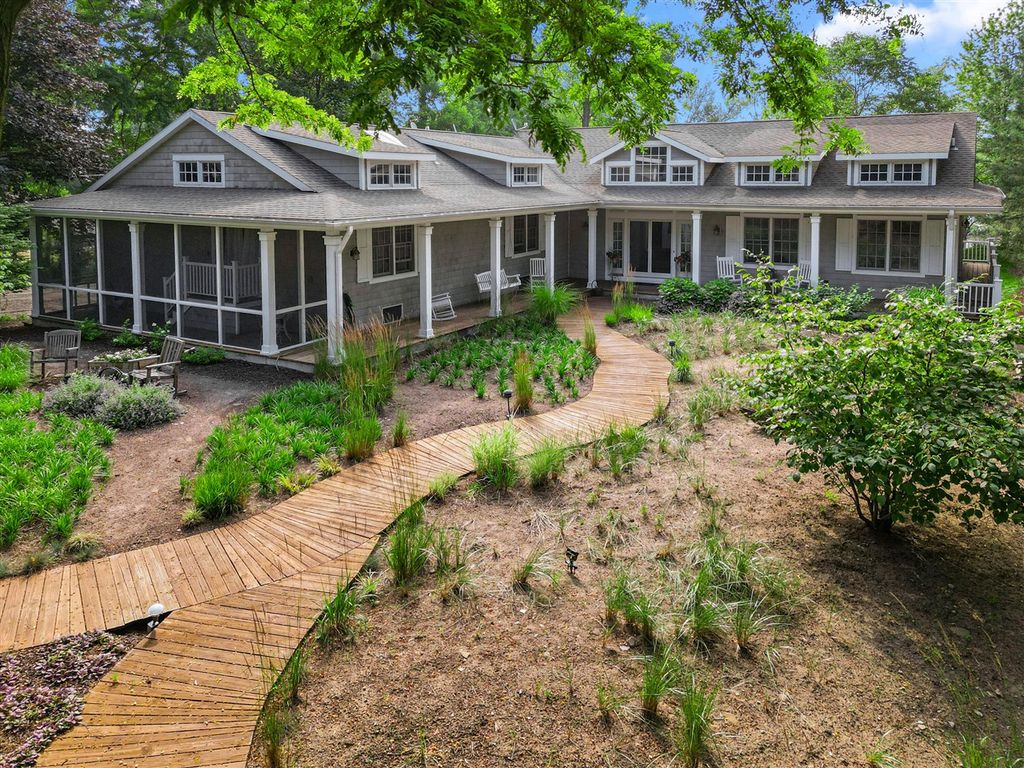 331 Marquette Drive, New Buffalo, MI 49117
