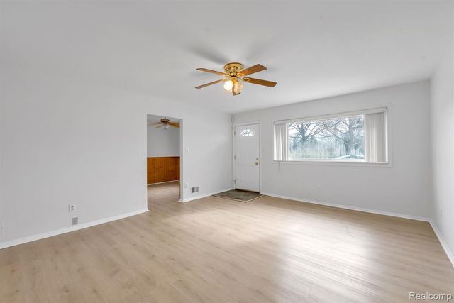 6571 N Highland Street, Dearborn Heights, MI 48127