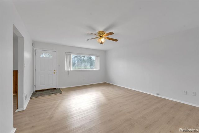 6571 N Highland Street, Dearborn Heights, MI 48127