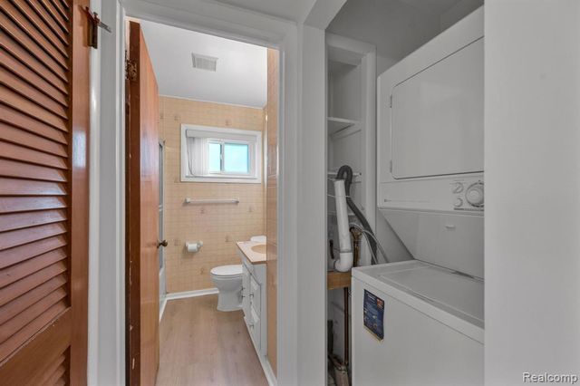 6571 N Highland Street, Dearborn Heights, MI 48127