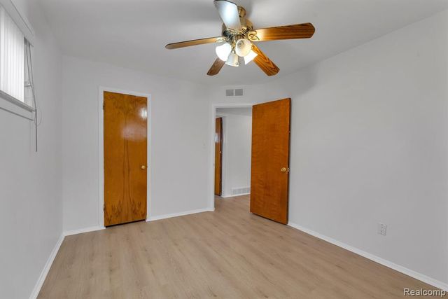 6571 N Highland Street, Dearborn Heights, MI 48127