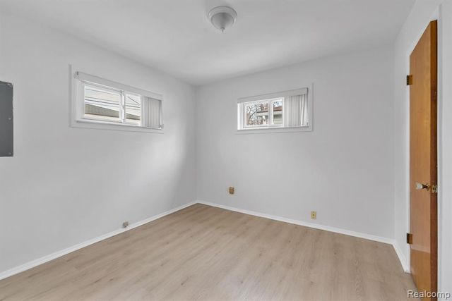 6571 N Highland Street, Dearborn Heights, MI 48127