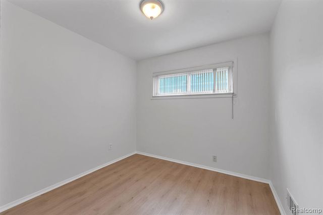 6571 N Highland Street, Dearborn Heights, MI 48127