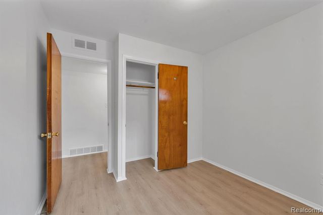 6571 N Highland Street, Dearborn Heights, MI 48127