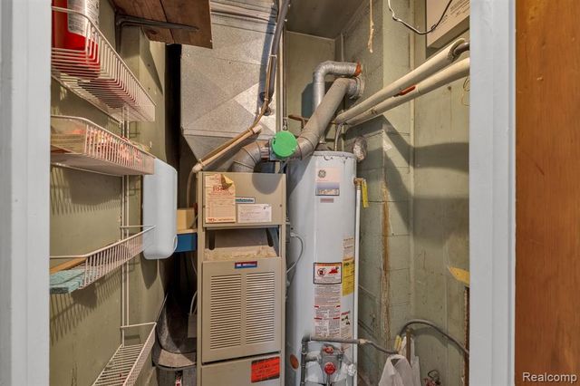 6571 N Highland Street, Dearborn Heights, MI 48127