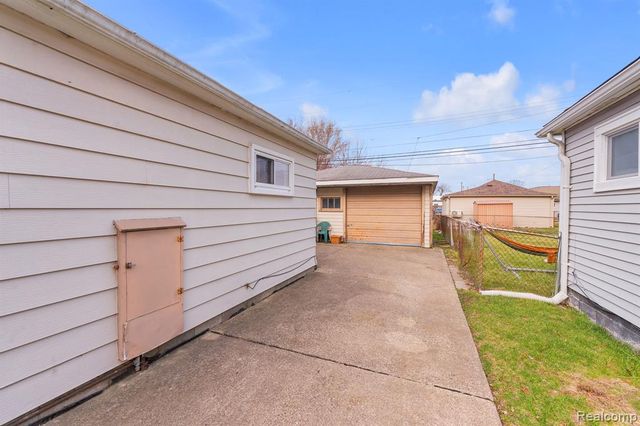 6571 N Highland Street, Dearborn Heights, MI 48127