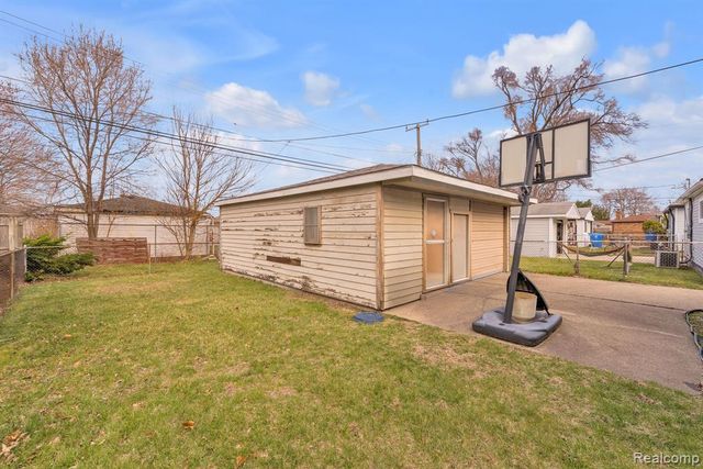 6571 N Highland Street, Dearborn Heights, MI 48127