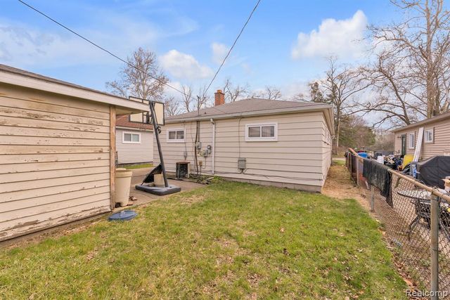 6571 N Highland Street, Dearborn Heights, MI 48127