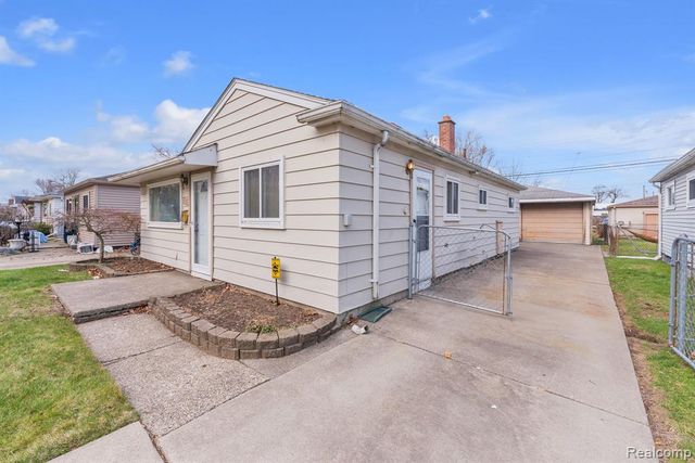 6571 N Highland Street, Dearborn Heights, MI 48127