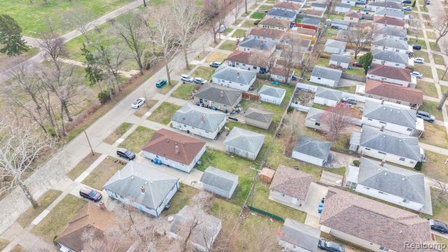 6571 N Highland Street, Dearborn Heights, MI 48127