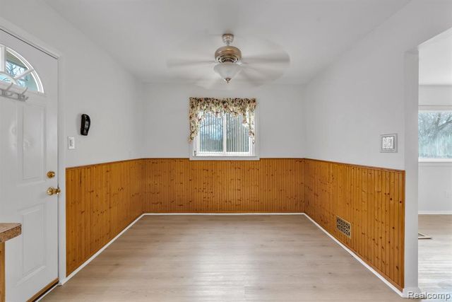 6571 N Highland Street, Dearborn Heights, MI 48127