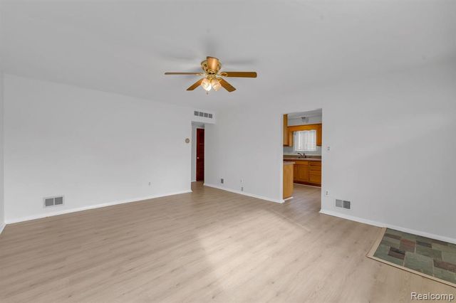 6571 N Highland Street, Dearborn Heights, MI 48127