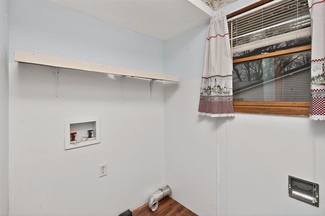 401 Walnut Avenue NW, Mitchellville, IA 50169