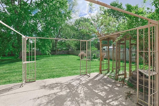 128 Maplewood Drive, Owensville, OH 45160
