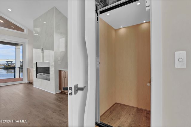 113 Diamond Pt Court, Surf City, NC 28445