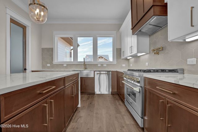 113 Diamond Pt Court, Surf City, NC 28445