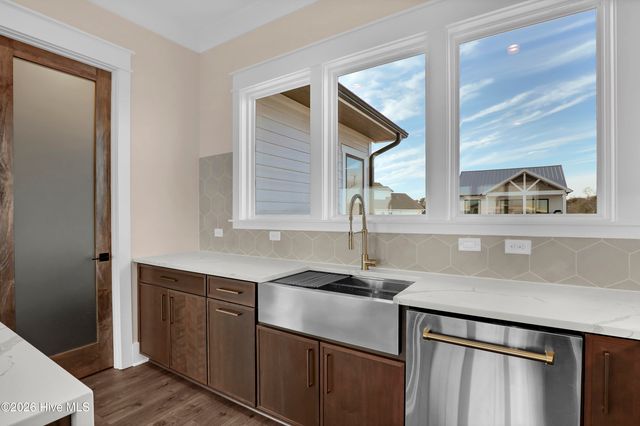 113 Diamond Pt Court, Surf City, NC 28445