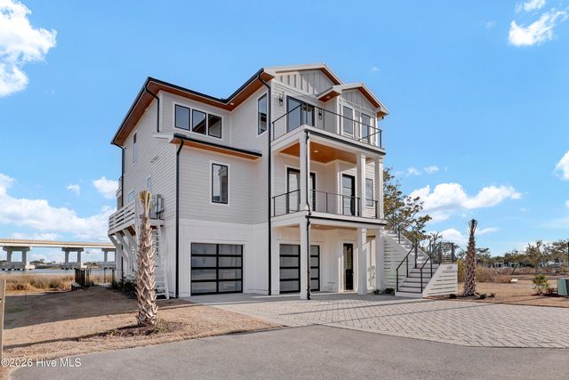 113 Diamond Pt Court, Surf City, NC 28445