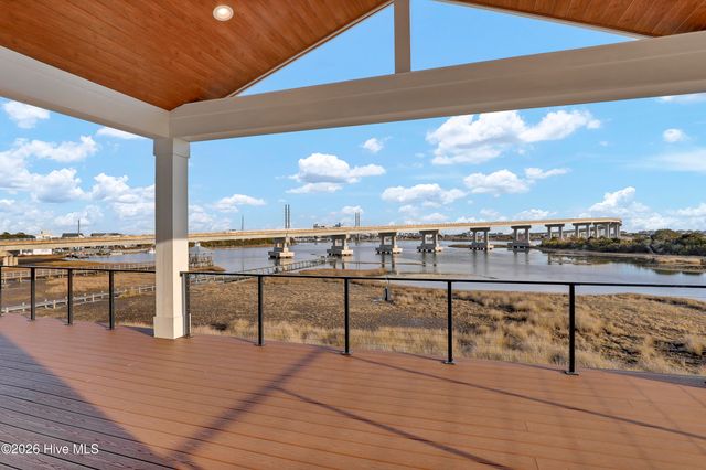 113 Diamond Pt Court, Surf City, NC 28445