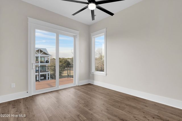 113 Diamond Pt Court, Surf City, NC 28445