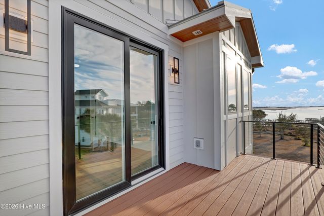 113 Diamond Pt Court, Surf City, NC 28445