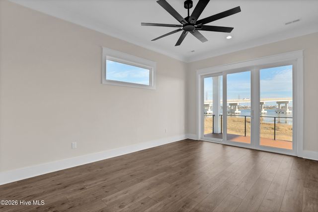 113 Diamond Pt Court, Surf City, NC 28445