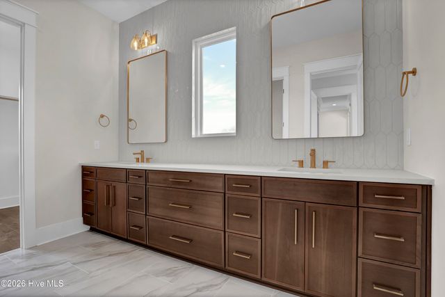 113 Diamond Pt Court, Surf City, NC 28445