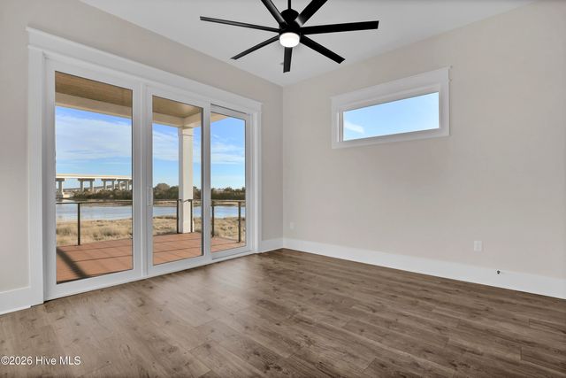 113 Diamond Pt Court, Surf City, NC 28445