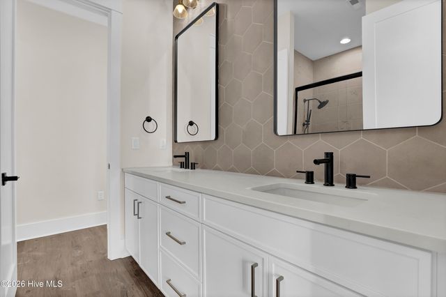 113 Diamond Pt Court, Surf City, NC 28445