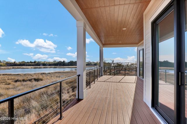 113 Diamond Pt Court, Surf City, NC 28445