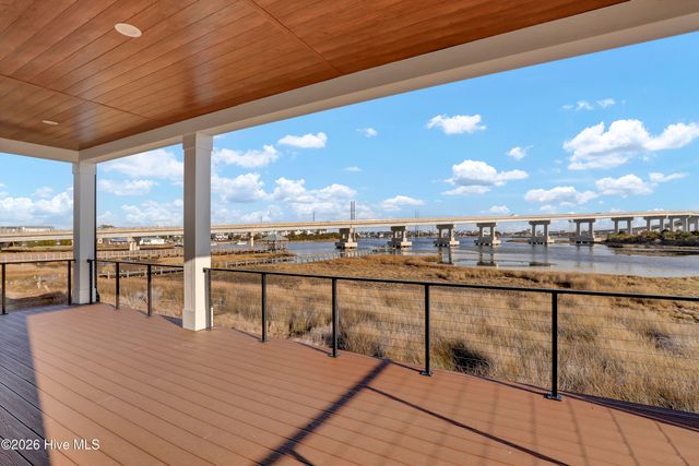 113 Diamond Pt Court, Surf City, NC 28445