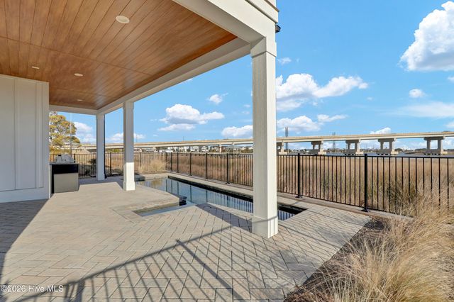 113 Diamond Pt Court, Surf City, NC 28445