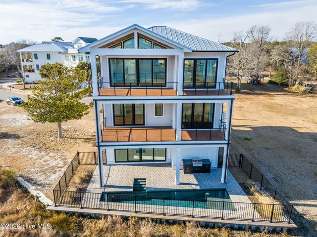 113 Diamond Pt Court, Surf City, NC 28445